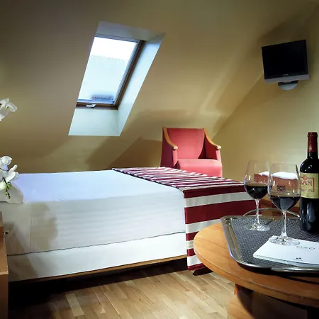 Exe El Magistral Hotell