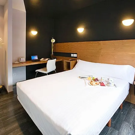 Exe El Magistral Hotel 3*