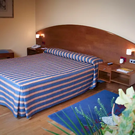 Exe El Magistral 3* Овьедо